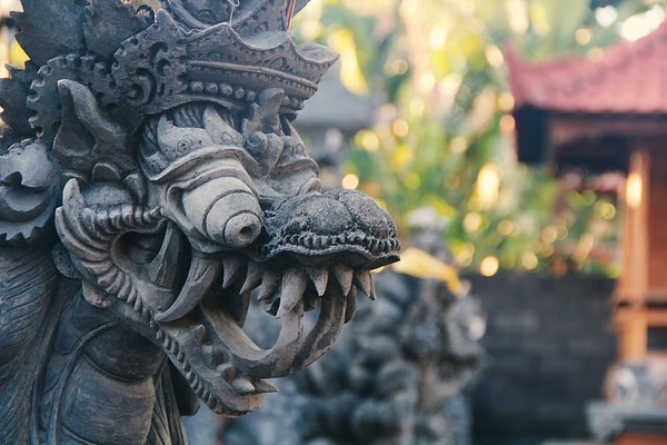 Стражи у ворот: тайный смысл балийских статуй