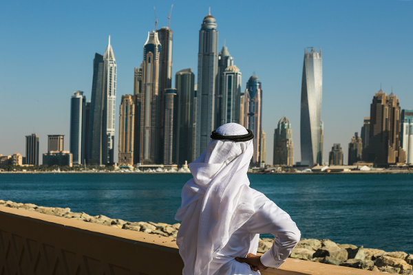 Why do investors and businessmen choose Dubai?