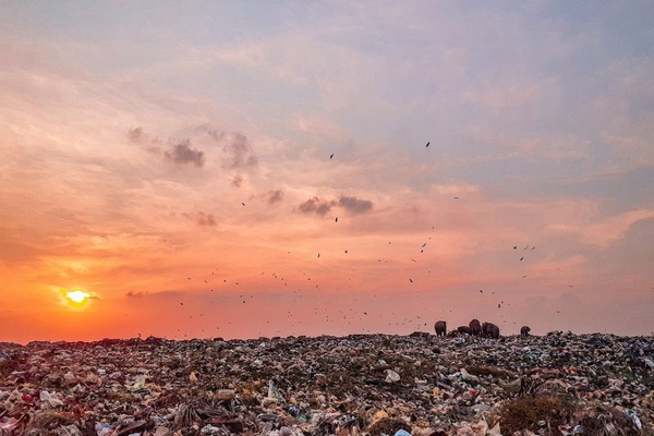 Indonesia officially bans open dumps