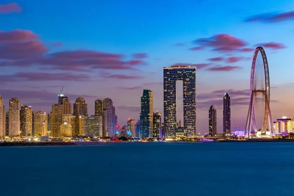 How real estate agents in Dubai should use social media to promote their services in 2025